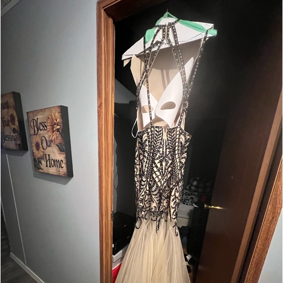 Prom dress - Picture 2 of 3